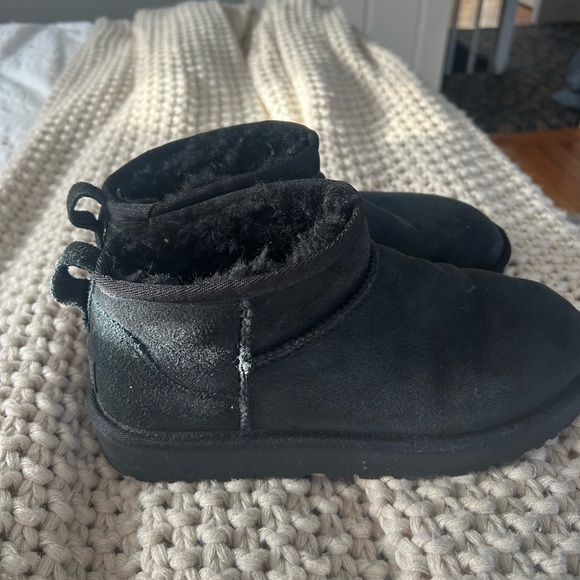 UGG Ultra Mini Slippers Black - Picture 2 of 6